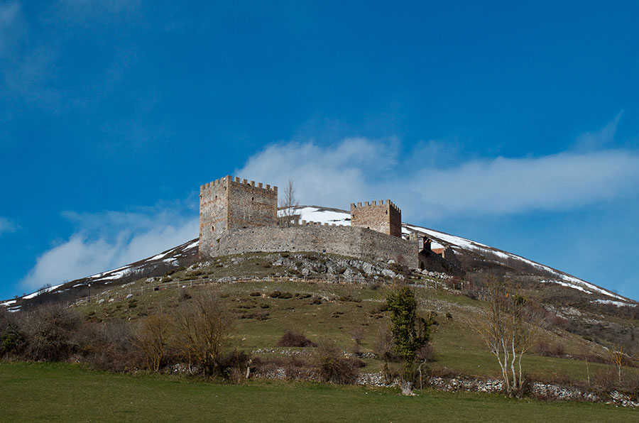 Al asalto de San Vicente, el castillo de Argüeso