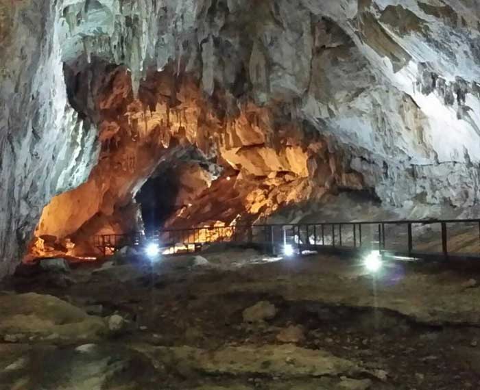 Cueva de Cullalvera y ermita rupestre de Socueva
