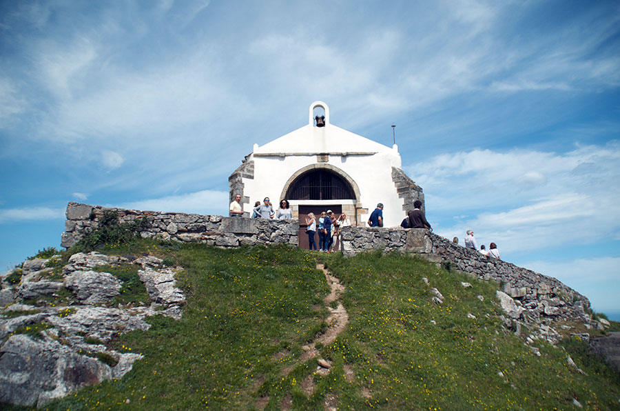 Ermita de las Nieves y Queseria Quesoba