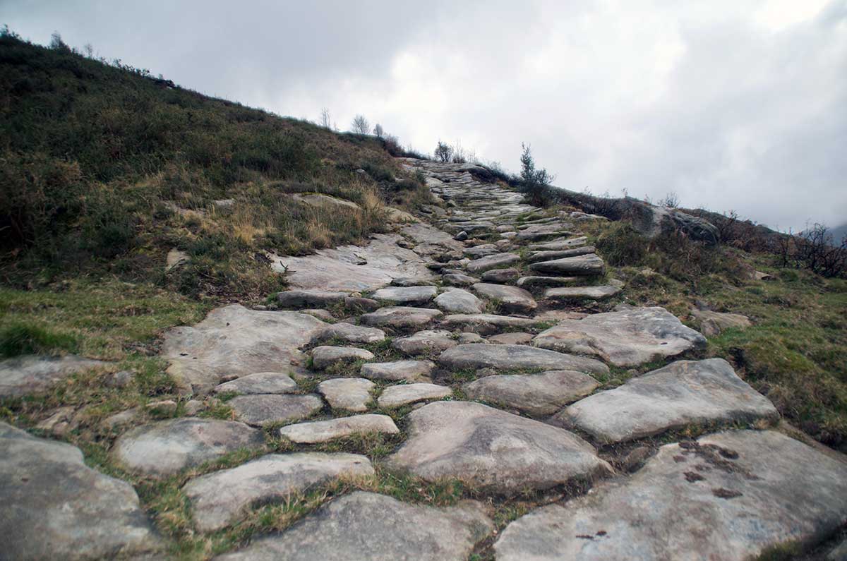 Caminando por la Cambera de los Moros